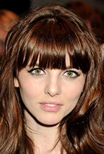 How tall is Ophelia Lovibond?